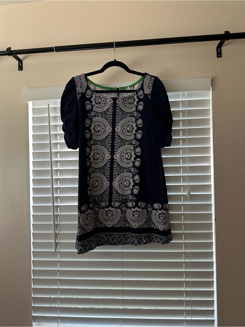 Akemi + Kin Anthropologie Navy Paisley Tunic Top M Green Trim